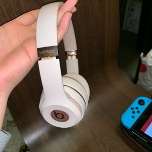 RoseGold Beats Solo 3